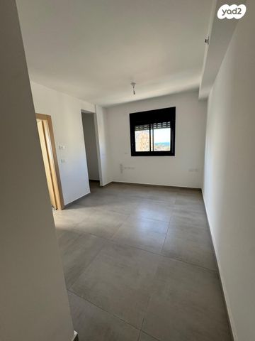 דירה, הרב הרצוג 6, צפון מערב מרכז העיר, נתניה