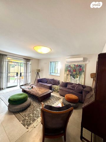 דו משפחתי, נווה הברון, זכרון יעקב