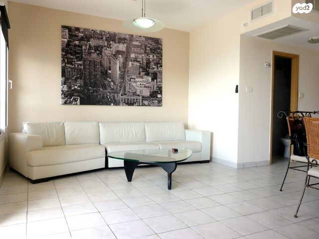 דירה, שדרות מנחם בגין 2, גבעת אולגה, חדרה