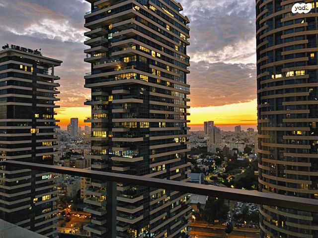 דירה, ניסים אלוני, צמרות איילון, פארק צמרת, תל אביב יפו