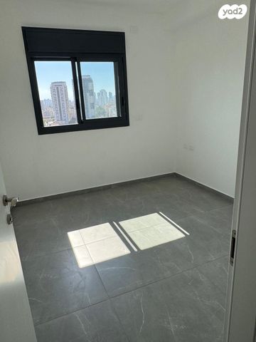 דירה, הרב הרצוג 8, צפון מערב מרכז העיר, נתניה