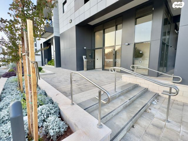 גג/ פנטהאוז, מאה ושישים 11, מרכז דרום, רעננה