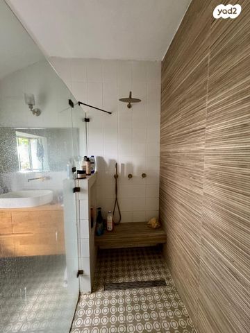 דו משפחתי, נווה הברון, זכרון יעקב