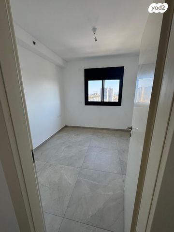 דירה, הרב הרצוג 6, צפון מערב מרכז העיר, נתניה