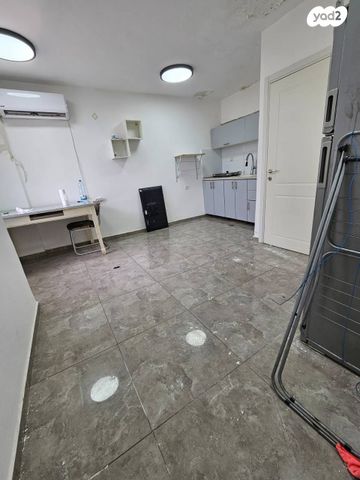 שדרות ירושלים 76