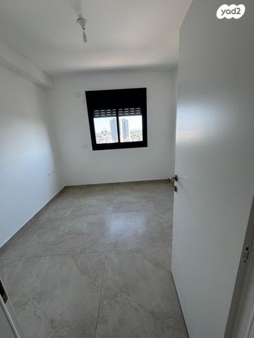 דירה, הרב הרצוג 8, צפון מערב מרכז העיר, נתניה