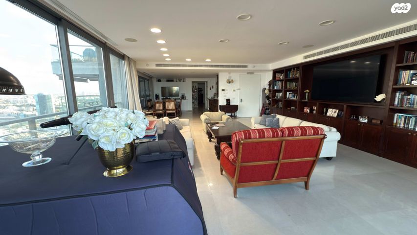 גג/ פנטהאוז, אלוף קלמן מגן 3, גני שרונה, קרית הממשלה, תל אביב יפו