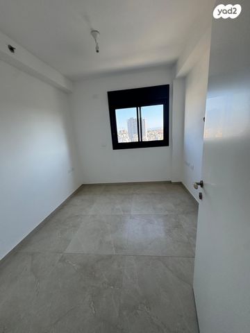 דירה, הרב הרצוג 8, צפון מערב מרכז העיר, נתניה