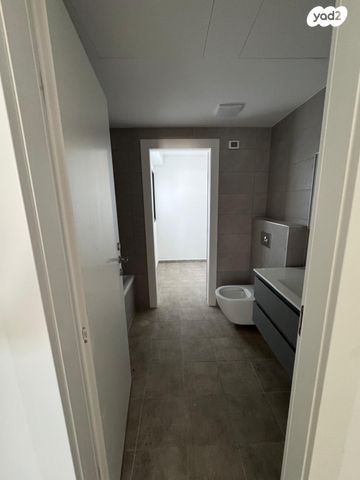 דירה, הרב הרצוג 8, צפון מערב מרכז העיר, נתניה