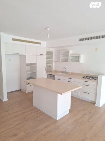 דירת גן, הקישון, רעננה