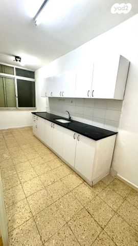 דירה, נתן ברניצקי, רמז, מערב ותיק, ראשון לציון