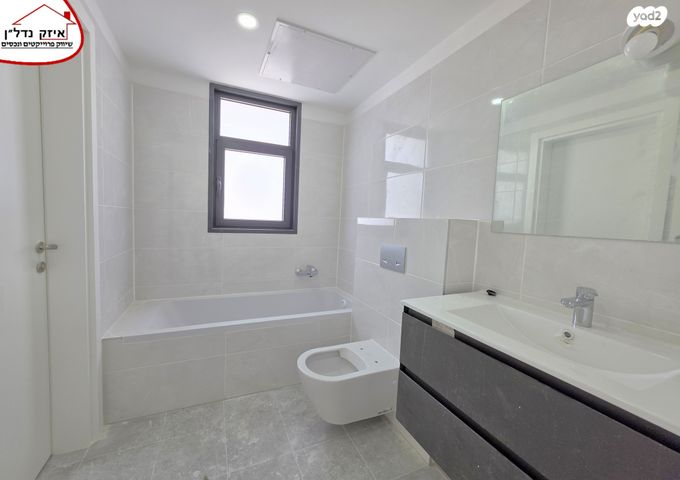 גג/ פנטהאוז, דרך זאב ז'בוטינסקי, לב המושבה / מרכז העיר, פתח תקווה