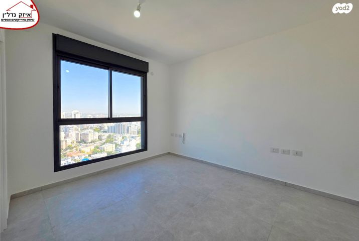 גג/ פנטהאוז, דרך זאב ז'בוטינסקי, לב המושבה / מרכז העיר, פתח תקווה