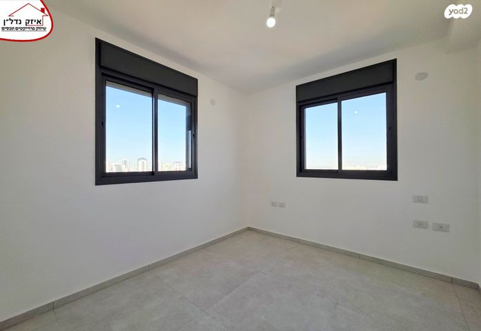 גג/ פנטהאוז, דרך זאב ז'בוטינסקי, לב המושבה / מרכז העיר, פתח תקווה