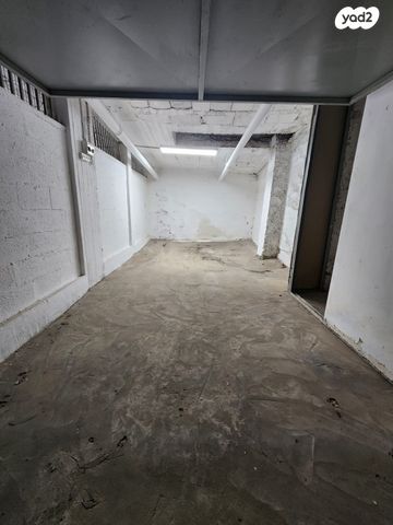 מחסנים, ביאליק 2, אברמוביץ', ראשון לציון