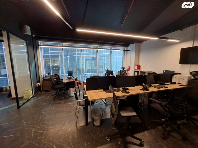 דרך מנחם בגין 150