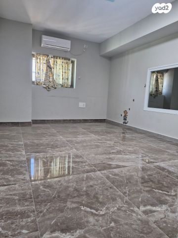 חלל עבודה משותף, מעלה אדומים