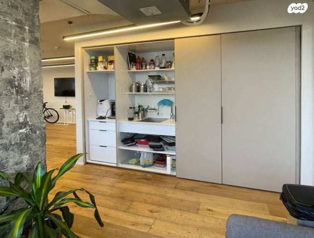 מונטיפיורי, הרכבת