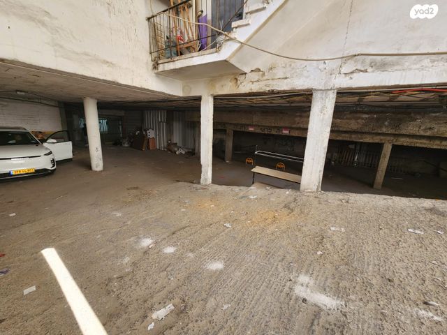 מחסנים, ביאליק 2, אברמוביץ', ראשון לציון