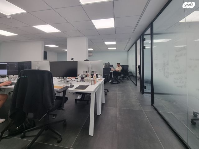 מונטיפיורי, הרכבת