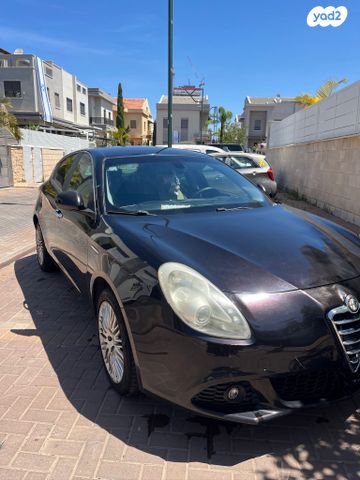 מודעת רכב אלפא רומיאו ג'ולייטה