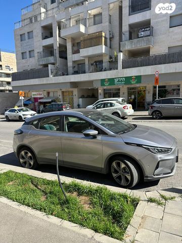 מודעת רכב ג׳ילי Geometry C