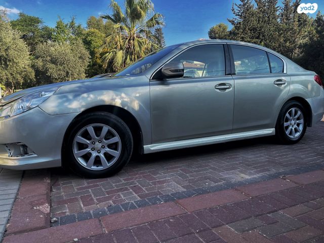 סובארו B4/לגאסי