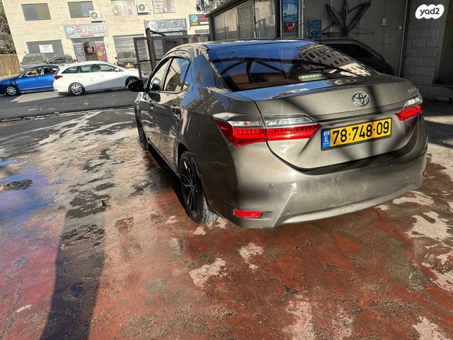 טויוטה קורולה