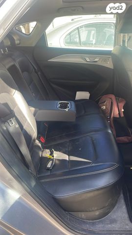 מודעת רכב ג׳ילי Geometry C