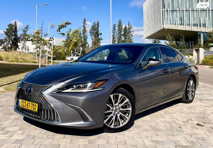 מודעת רכב לקסוס ES