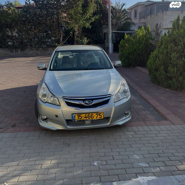 סובארו B4/לגאסי