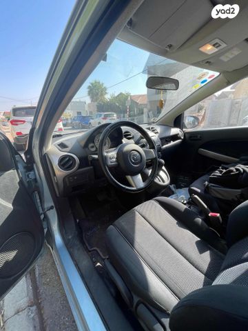 מודעת רכב מאזדה 2