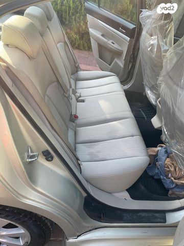 סובארו B4/לגאסי