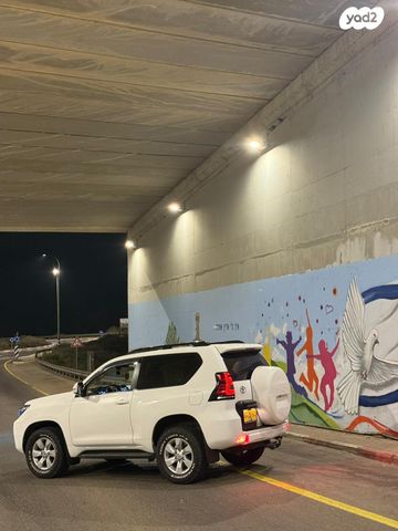 טויוטה לנד קרוזר