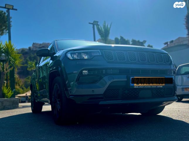 מודעת רכב ג'יפ קומפאס