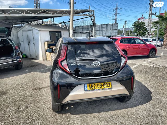 טויוטה אייגו X