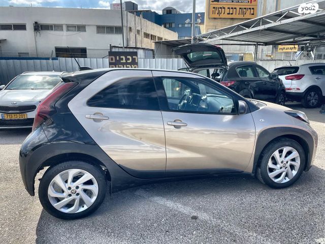 טויוטה אייגו X