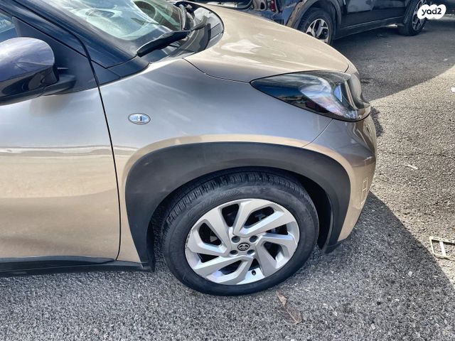 טויוטה אייגו X