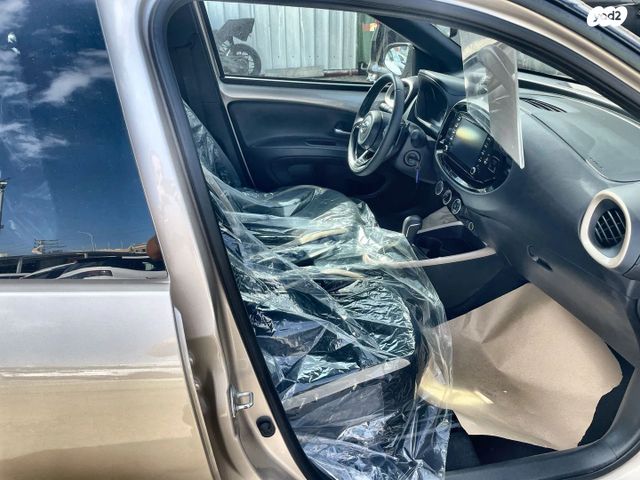 טויוטה אייגו X