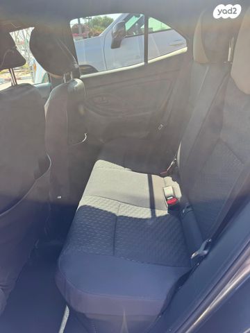 טויוטה יאריס קרוס