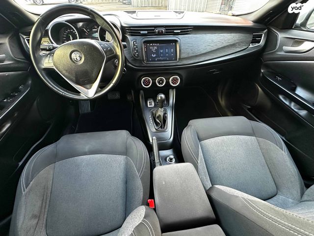 אלפא רומיאו ג'ולייטה