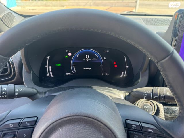 טויוטה יאריס קרוס