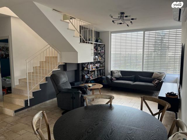 דופלקס, עפרוני 17, צוותא ב, אלפי מנשה