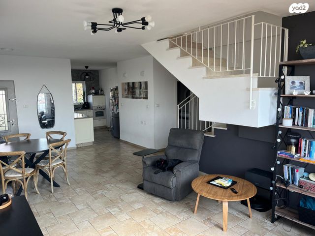 דופלקס, עפרוני 17, צוותא ב, אלפי מנשה