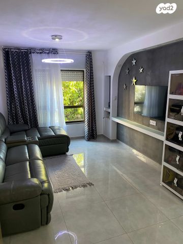 נחום הנביא 12