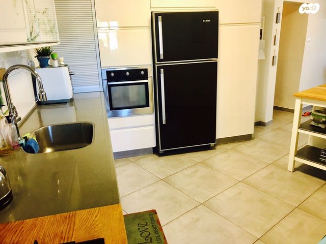 דירה, הרצל 75, שכונת בן גוריון, מרכז העיר ג', רמת גן