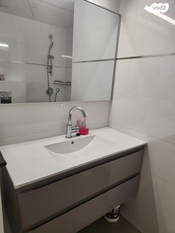 דירת גן, אנג'לו לוי ביאנקיני 1, מרכז העיר, ירושלים