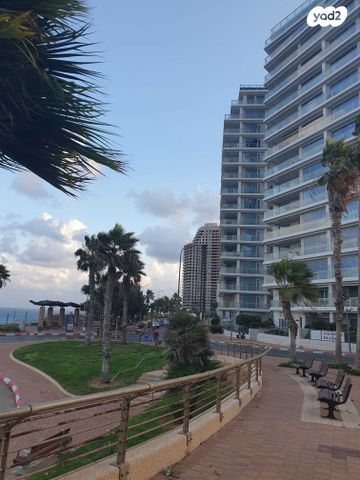 שדרות ז'בוטינסקי 17