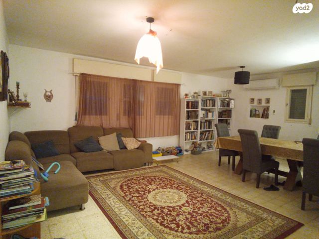 בית פרטי/ קוטג', קרן היסוד 51, שאר העיר, מנחמיה