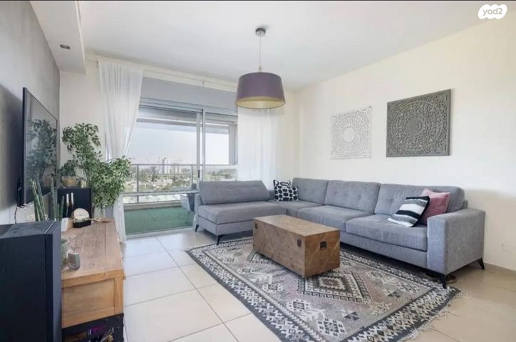 לאה גולדברג 10